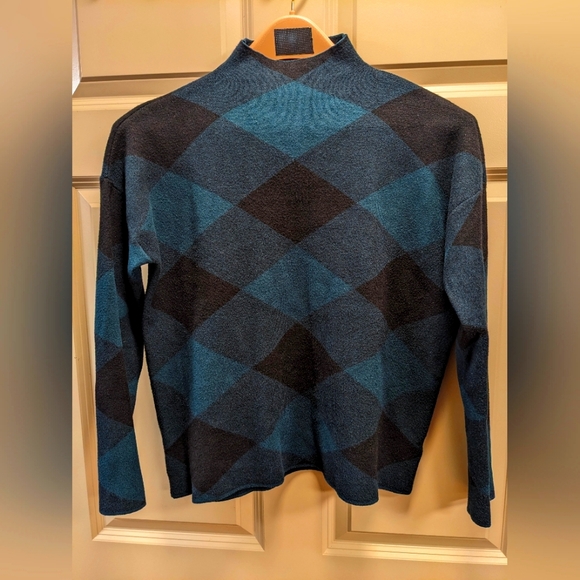 Tahari Sweaters - Tahari Mock Neck Plaid Sweater- size large